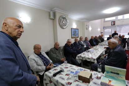 "Gökyüzüne Dokunurduk Babik'te" kitabı için Babik Derneği'nde imza günü düzenlendi 